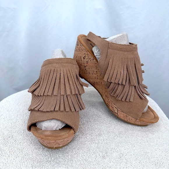 Minnetonka Shoes - Minnetonka Womens Leather Fringe Wedge Sandal 8 Tan Open Toe Buckle Strap